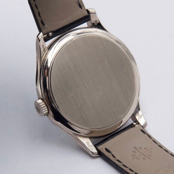 Patek Philippe Calatrava 5227G-010